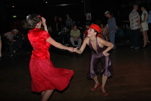 min 2007 11 24 riot 858